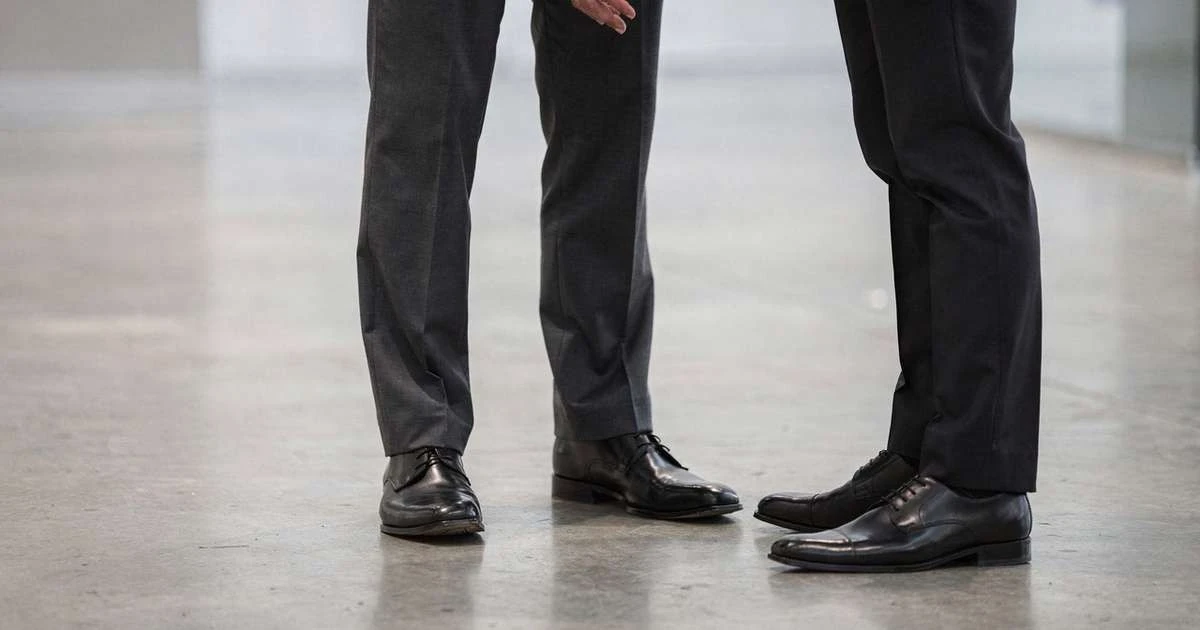 La sorprendente verdad oculta en la dirección de los pies de las personas