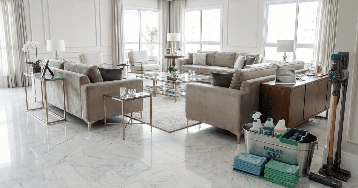 ¿Cuánto Gana una Empleada Doméstica que Realiza Limpieza Profunda en Hogares de Lujo?