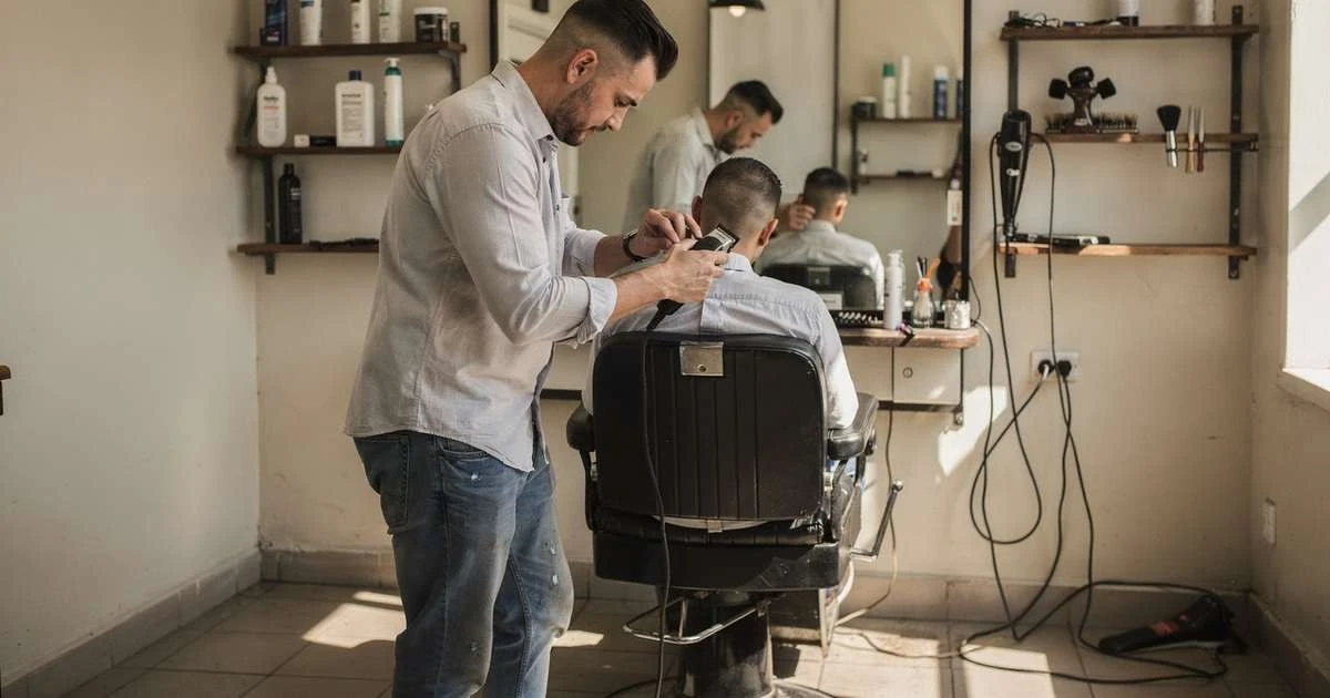 ¿Cuántos cortes de cabello necesitas para ganar un salario mínimo?