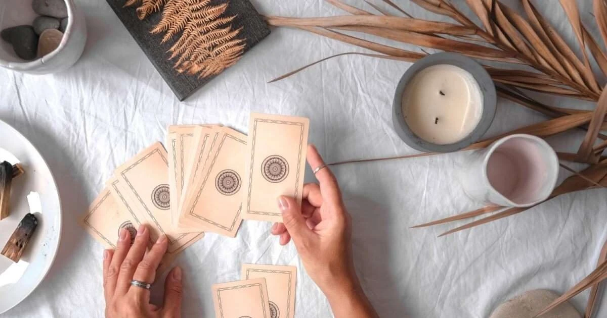 Tarot del día: predicciones para los 12 signos el 09/02/2026