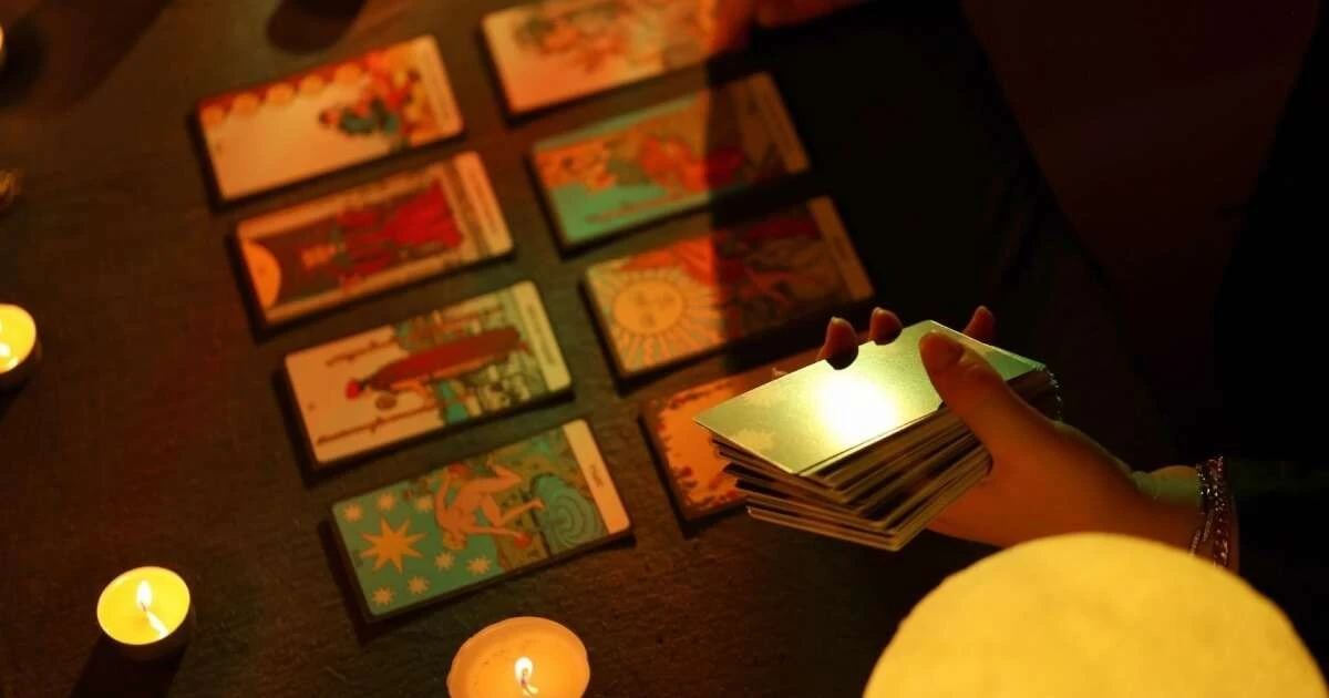 Tarot del día: la predicción para los 12 signos el 22/02/2026