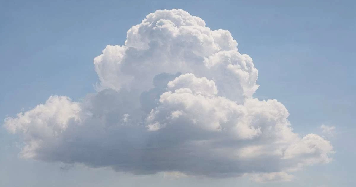 ¿Sabías que una nube tiene el peso de 100 elefantes?