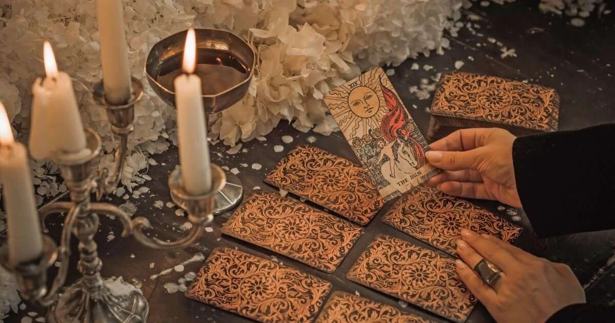 Tarot del día: las 3 cartas clave para cada signo el 5 de marzo de 2026