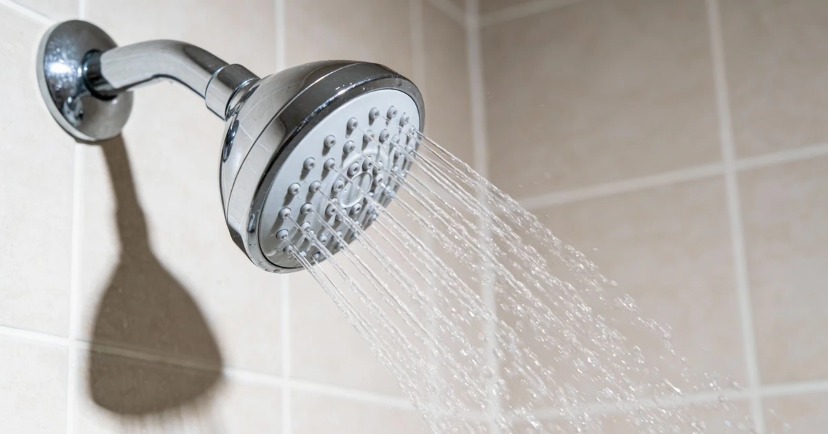 El truco del vinagre que pocos conocen para desatascar tu ducha