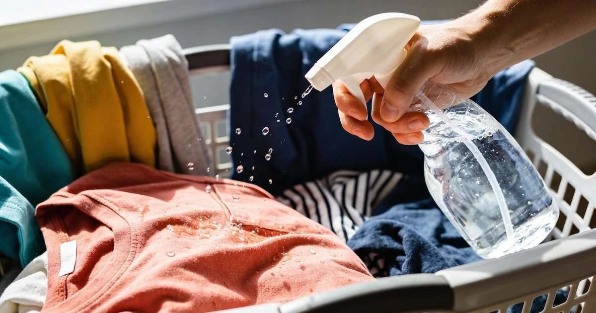 Vinagre blanco: el truco secreto para ropa impecable que los expertos guardan