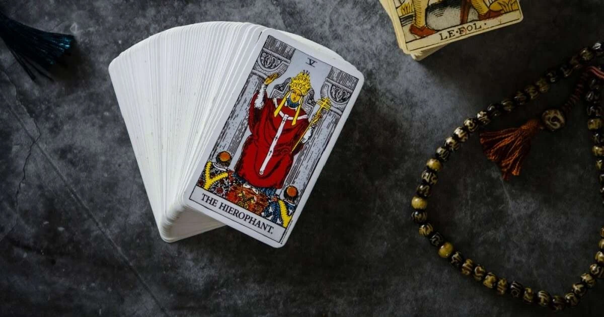 Tarot del día: Descubre la carta del 28 de febrero de 2026 para tu signo