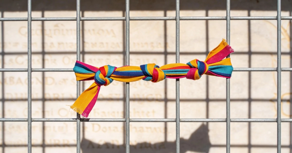 El ritual de la cinta anudada: Atrae protección y prosperidad con un simple gesto