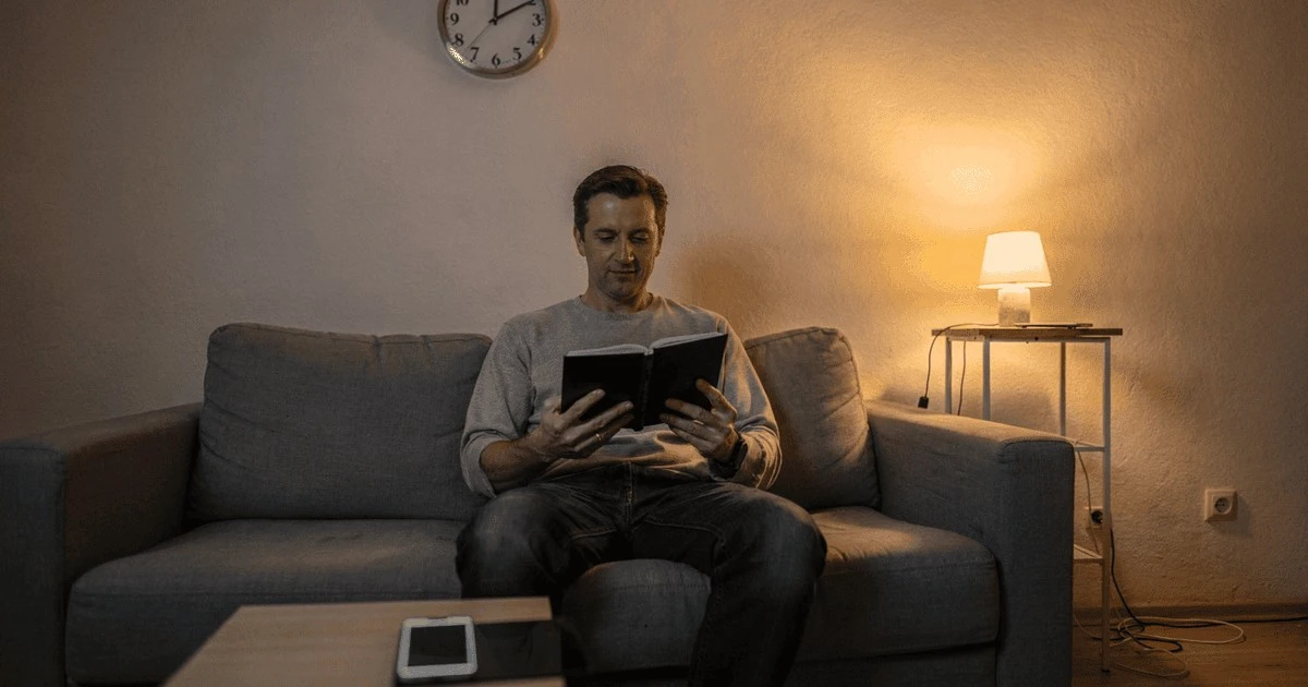 Di adiós al cansancio mental: la técnica de desapego digital que te devuelve la paz